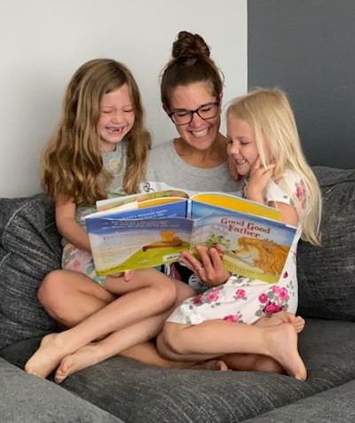 PharmD Class of 2024 President and AMCP President-Elect Jackie Fleury shares the gift of reading with daughters Renni and Rowan.