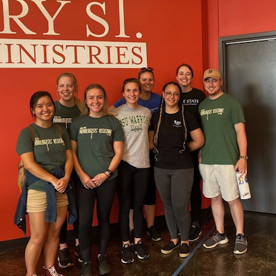Pathologists' Assistant Class of 2023 helped prepare, cook, and serve food at Cherry Street Mission Ministries Life Revitalization Center 