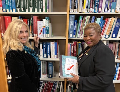 Alisa Kagen and Jeannetta Greer in the WSU Applebaum library 